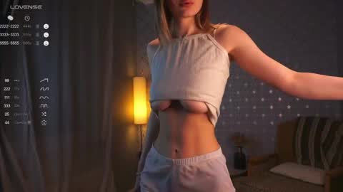 Snapshot of mist_mia chatting on 28, 4, 2026 Mia online show from 28, 4, 2026