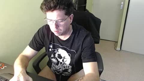 Snapshot of mistercoeur1 chatting on 2, 2, 2026 mistercoeur online show from 2, 2, 2026