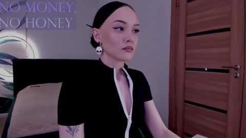 Mistress Mia online show from 21, 11, 2025