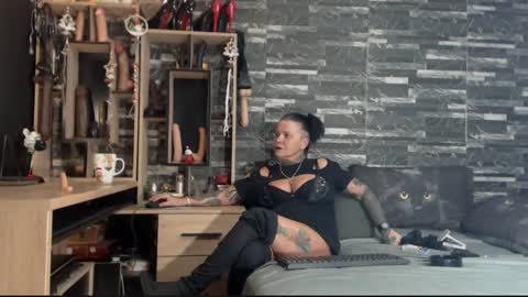 Snapshot of mistress_mirybossy chatting on 16, 12, 2024 Mistress Mirybossy online show from 16, 12, 2024