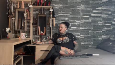 Snapshot of mistress_mirybossy chatting on 24, 12, 2024 Mistress Mirybossy online show from 24, 12, 2024