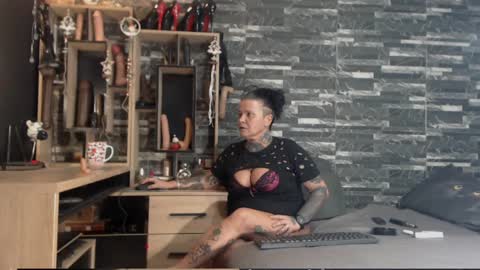 Snapshot of mistress_mirybossy chatting on 24, 12, 2024 Mistress Mirybossy online show from 24, 12, 2024
