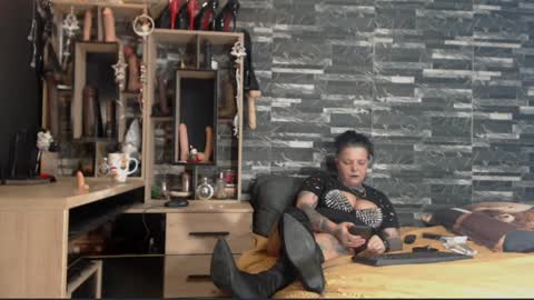 Snapshot of mistress_mirybossy chatting on 6, 1, 2025 Mistress Mirybossy online show from 6, 1, 2025