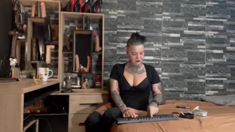 Snapshot of mistress_mirybossy chatting on 12, 1, 2025 Mistress Mirybossy online show from 12, 1, 2025