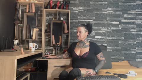 Snapshot of mistress_mirybossy chatting on 23, 1, 2025 Mistress Mirybossy online show from 23, 1, 2025