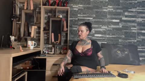 Snapshot of mistress_mirybossy chatting on 5, 2, 2025 Mistress Mirybossy online show from 5, 2, 2025