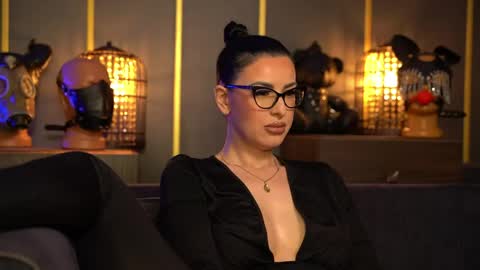 Snapshot of mistresskellykent chatting on 8, 5, 2026 Mistress Kelly online show from 8, 5, 2026