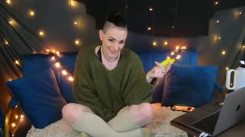 Snapshot of mistressquynnxo chatting on 12, 1, 2026 Mistress Quynn online show from 12, 1, 2026