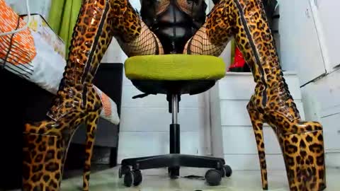 Snapshot of mistresstiffany69 chatting on 21, 12, 2025 Tiffany online show from 21, 12, 2025