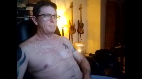 Snapshot of mitchnails69 chatting on 10, 1, 2025 BobbyMitchGa online show from 10, 1, 2025