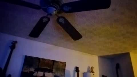 Snapshot of mitchnails69 chatting on 21, 9, 2025 BobbyMitchGa online show from 21, 9, 2025