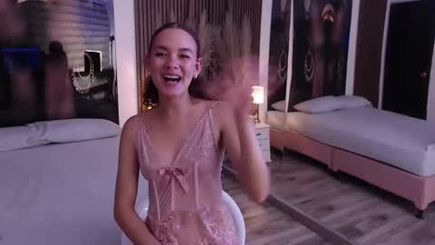 Snapshot of miticabrennet chatting on 11, 9, 2025 Mtica Brennet online show from 11, 9, 2025