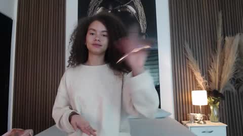 Snapshot of miticabrennet chatting on 19, 11, 2025 Mtica Brennet online show from 19, 11, 2025