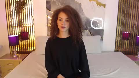 Snapshot of miticabrennet chatting on 17, 12, 2025 Mtica Brennet online show from 17, 12, 2025