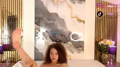 Snapshot of miticabrennet chatting on 12, 5, 2026 Mtica Brennet online show from 12, 5, 2026