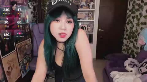 Snapshot of mitsu_dva chatting on 13, 3, 2026 Emili online show from 13, 3, 2026