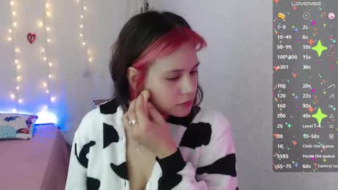 Snapshot of mixie_cute chatting on 2, 3, 2025 mixie_cute online show from 2, 3, 2025