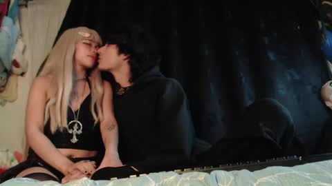 Snapshot of mixipeach chatting on 22, 4, 2026 Naomi and Nekorii online show from 22, 4, 2026