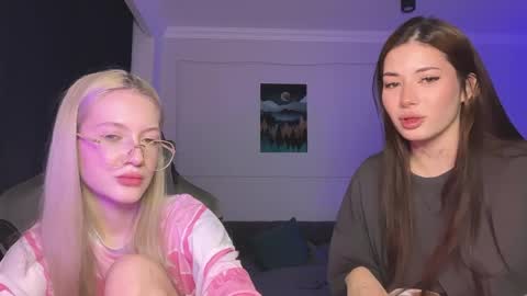 Snapshot of mmkakpoxyi22 chatting on 25, 3, 2026 alice and ray online show from 25, 3, 2026