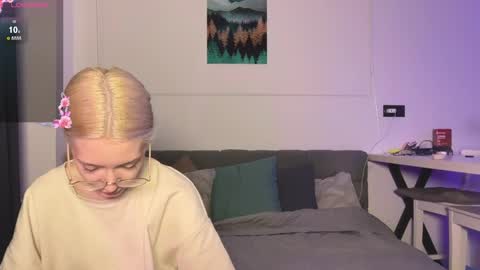 Snapshot of mmkakpoxyi22 chatting on 12, 4, 2026 alice and ray online show from 12, 4, 2026