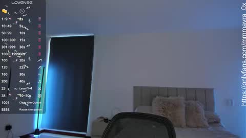 Snapshot of mmmayra_0x chatting on 28, 11, 2025 MAYRA online show from 28, 11, 2025