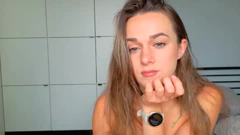 mmminnie online show from 18, 11, 2025