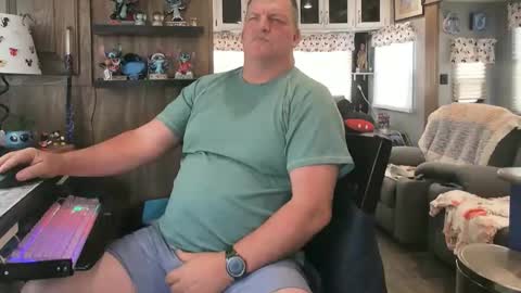 Snapshot of mmmthatsfunnn chatting on 9, 4, 2026 mmmthatsfunnn online show from 9, 4, 2026