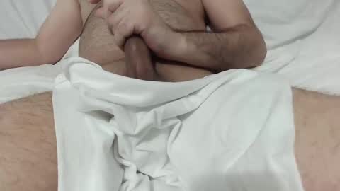 Snapshot of mo0085 chatting on 12, 4, 2026 Laith online show from 12, 4, 2026