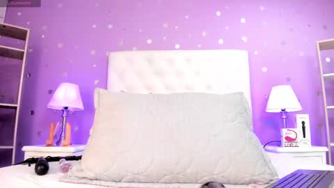 Snapshot of models_sophia chatting on 12, 9, 2025 Sophia online show from 12, 9, 2025