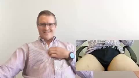 Snapshot of moe_001 chatting on 22, 10, 2025 Moe online show from 22, 10, 2025