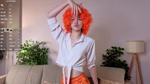 Snapshot of moirebroady chatting on 28, 11, 2025 Laura online show from 28, 11, 2025