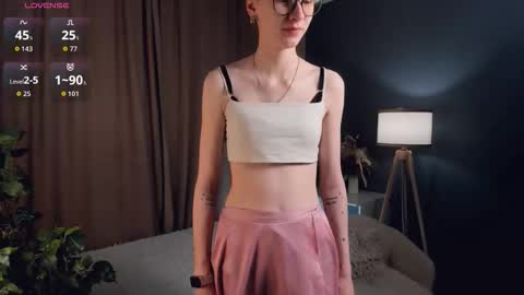 Snapshot of moirebroady chatting on 30, 11, 2025 Laura online show from 30, 11, 2025