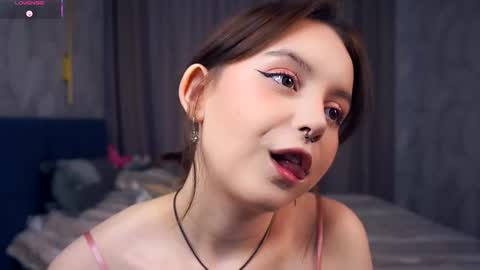 Snapshot of moiregathright chatting on 23, 10, 2025 My name is Eda online show from 23, 10, 2025