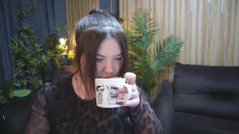 Snapshot of molinmoon chatting on 22, 11, 2025 Rosa online show from 22, 11, 2025