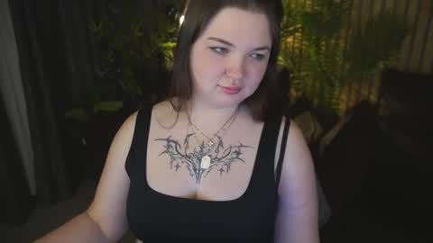 Snapshot of molinmoon chatting on 24, 11, 2025 Rosa online show from 24, 11, 2025