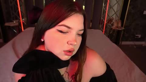 Snapshot of molinmoon chatting on 3, 12, 2025 Rosa online show from 3, 12, 2025