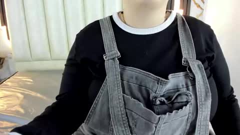 Snapshot of molliebue1 chatting on 19, 9, 2025 Hey Guys Im Mollie online show from 19, 9, 2025