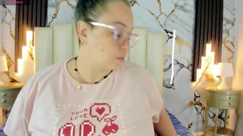Snapshot of molliebue1 chatting on 27, 9, 2025 Hey Guys Im Mollie online show from 27, 9, 2025
