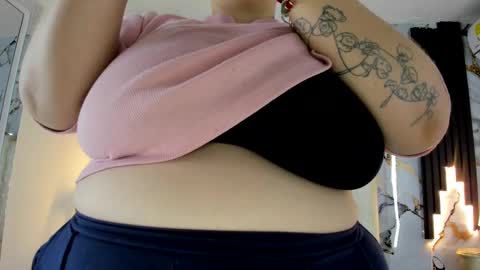 Snapshot of molliebue1 chatting on 11, 10, 2025 Hey Guys Im Mollie online show from 11, 10, 2025