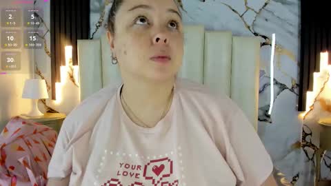 Snapshot of molliebue1 chatting on 22, 10, 2025 Hey Guys Im Mollie online show from 22, 10, 2025