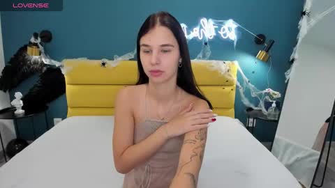 Molly  online show from 26, 10, 2025