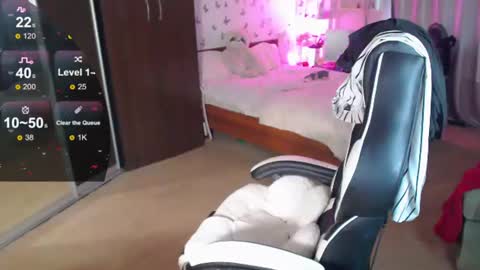 Molly Prvt is open online show from 21, 7, 2026