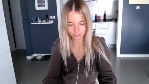 Snapshot of molly_bell chatting on 10, 12, 2024 Molly online show from 10, 12, 2024