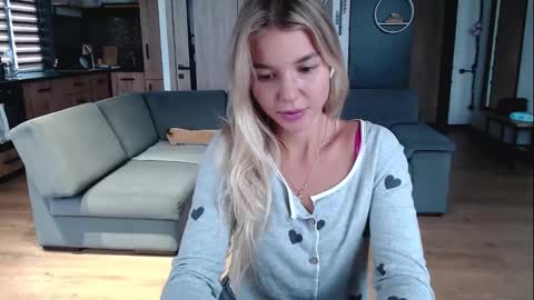 Snapshot of molly_bell chatting on 18, 9, 2025 Molly online show from 18, 9, 2025