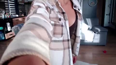 Snapshot of molly_bell chatting on 22, 11, 2025 Molly online show from 22, 11, 2025