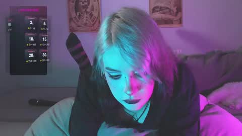 Molly Crow online show from 16, 12, 2024