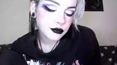 Molly Crow online show from 8, 3, 2025