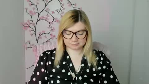 Snapshot of molly_moree chatting on 17, 5, 2026 Molly online show from 17, 5, 2026