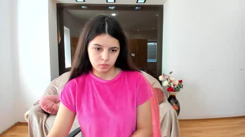 Snapshot of molly_owens chatting on 23, 10, 2025 Molly Owens online show from 23, 10, 2025