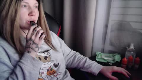 I have new photos come and see with love Molly online show from 18, 11, 2025